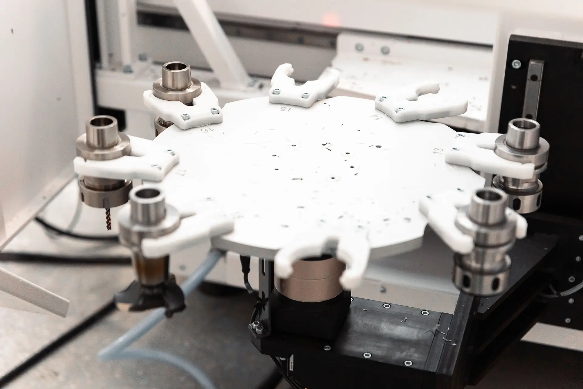 Technische kunststoffen in het atelier van Seracraft